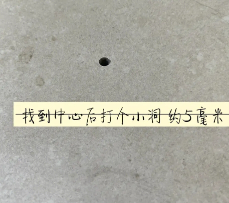 广灵瓷砖空鼓维修公司专业解答在瓷砖铺贴过程中，如果砂料搅拌不均匀，将会带来以下问题