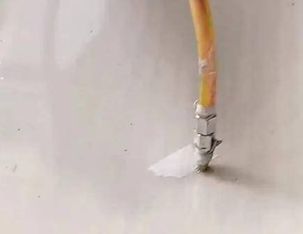 广灵瓷砖空鼓维修公司专业解答在瓷砖铺贴过程中，如果使用的砂料过粗（如全部使用了粗砂），可能会导致以下问题